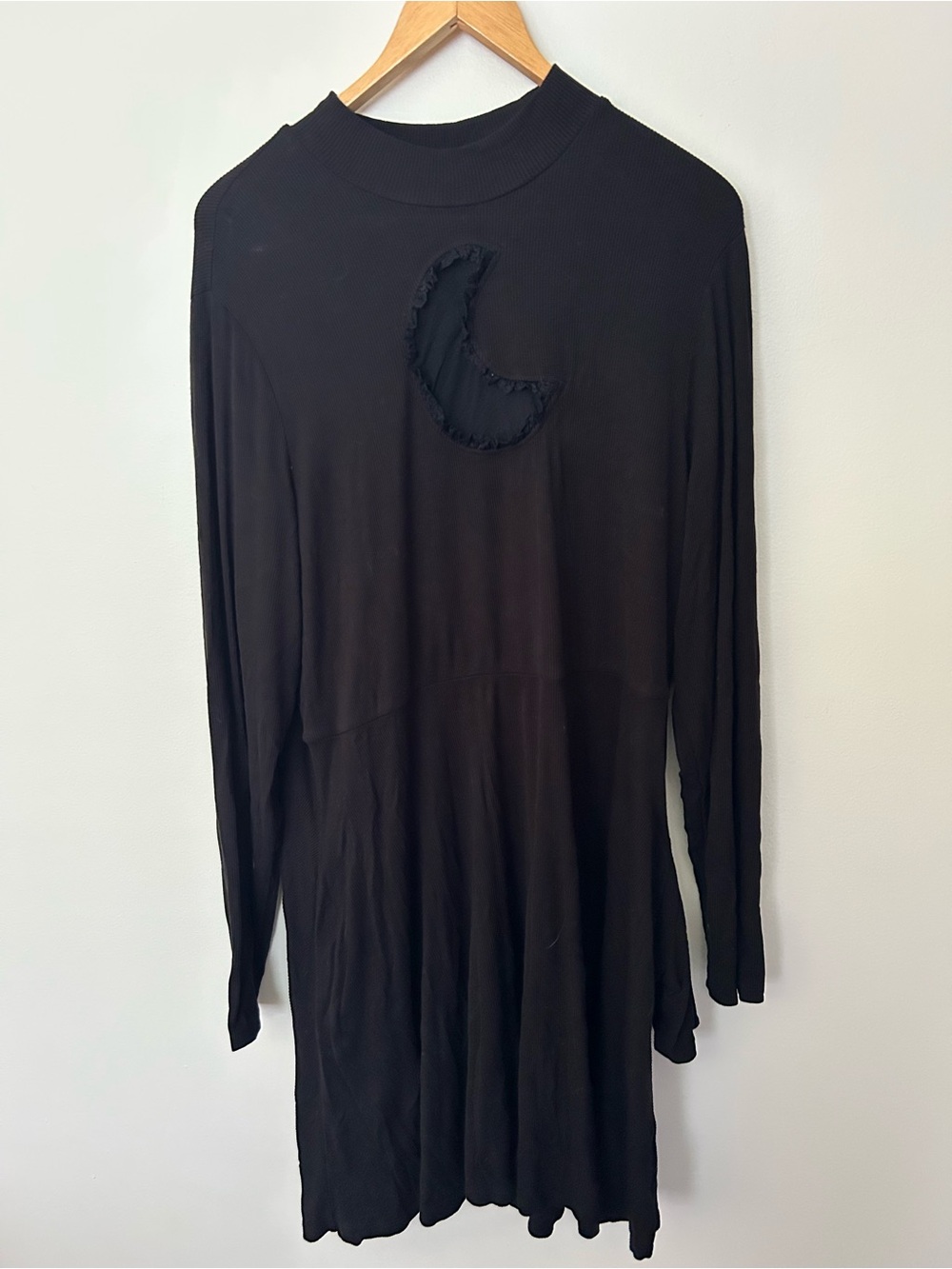 Hot Topic Black Long-Sleeve Witch Dress with Crescent Moon Cutout - Picture 4 of 6